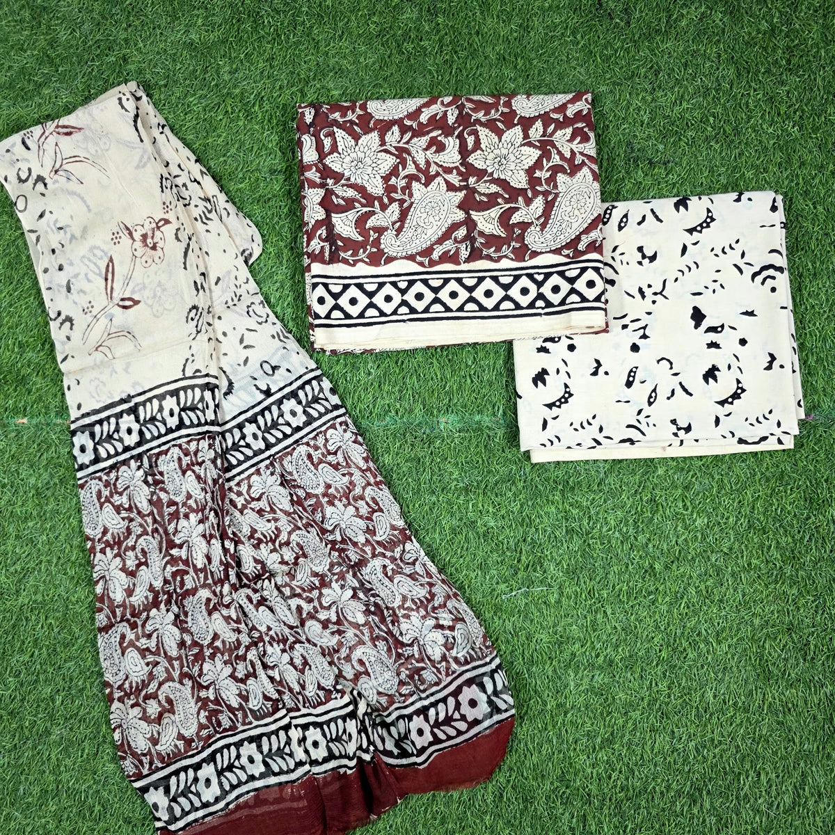 Gulnaar Maroon Ivory Bel Hand Block Print Cotton Suit with Chiffon Dupatta – Unstitched 3 Piece Suit Material 16YsFaVVwV25-moFjCKBnjEJOZ4AwvIsR_w2000