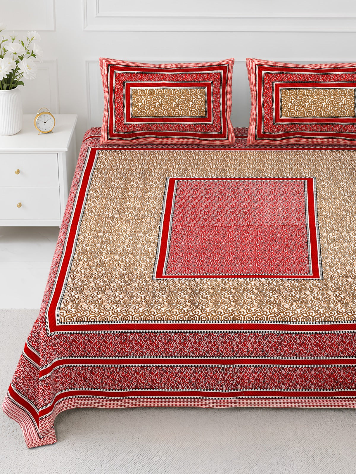Elite Red Centre Square Cotton Double Bedsheet 90x108 with 2 Pillow Covers Bedsheet 1EclOdL83dMBTwYl5lRVtLwU_dUhljrlH_w2000