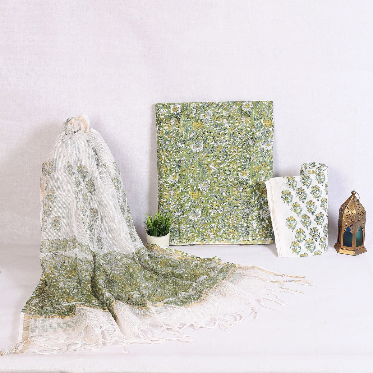 Rangeen Sage Green Floral Hand Block Print Cotton Suit with Kota Doria Dupatta – Unstitched 3 Piece Suit Material 1Ha4TqI4W_2QIagfLcPZPjIN5zjvmXN4j_w2000
