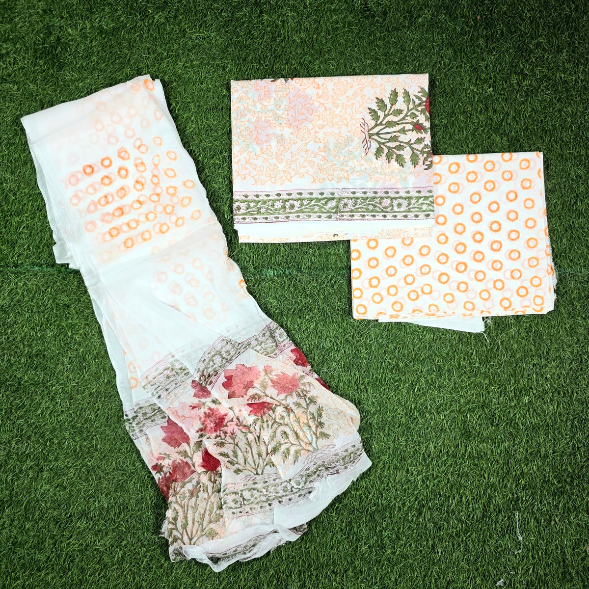 Gulnaar Cream Peach Floral Hand Block Print Cotton Suit with Chiffon Dupatta – Unstitched 3 Piece Suit Material 1gFBHWvEmMo8AJJdpGVXSWj5IW7VpepQr_w2000