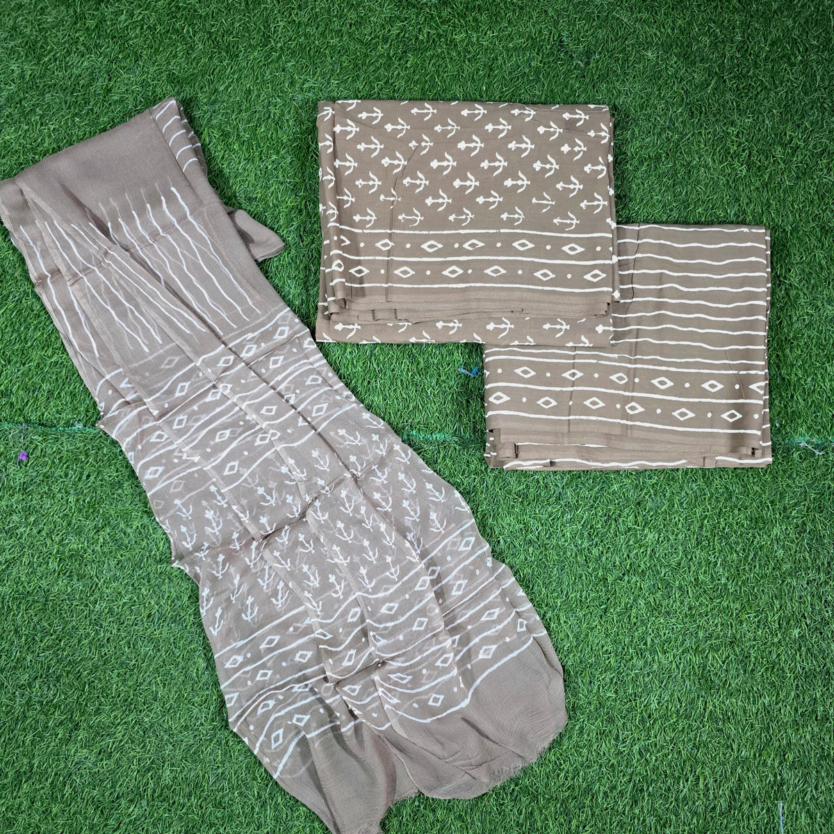 Gulnaar Grey Stripe Buta Hand Block Print Cotton Suit with Chiffon Dupatta – Unstitched 3 Piece Suit Material 1kFM66LP2kPoy-GrkXhboEsvlBC3Y_yT9_w2000