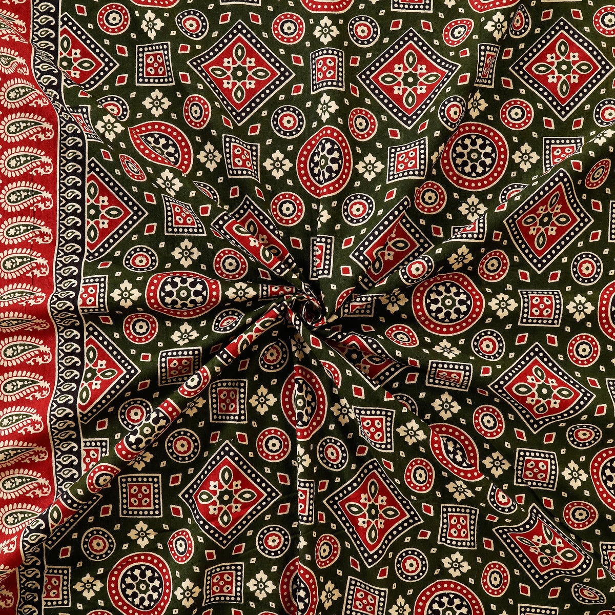 Bagru Mahal Black Red Ajrakh Cotton King Size Bedsheet 108x108 with 2 Pillow Covers Bedsheet 1nZChunNhi85LTVrE2WFEnSWW5lvm8Q0J_w2000