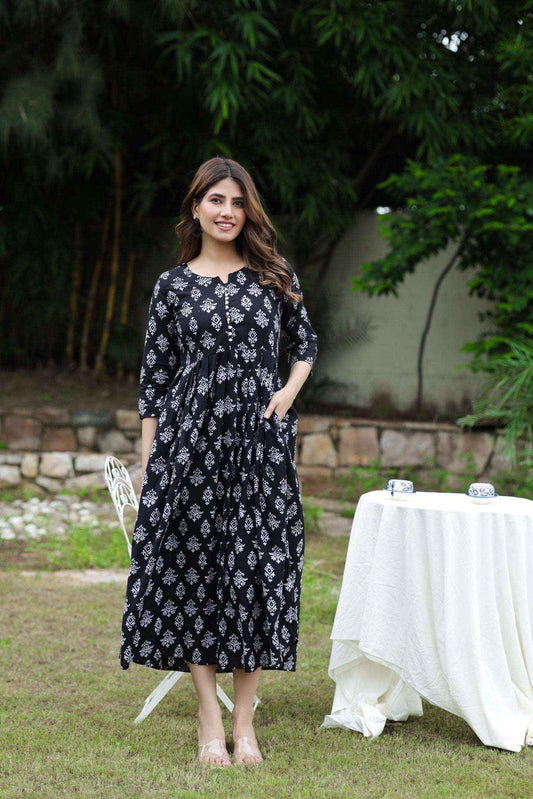 Srishti Textile Black and White Block Print Kurti Long Kurti black-and-white-block-print-kurti-outdoor-model-shot