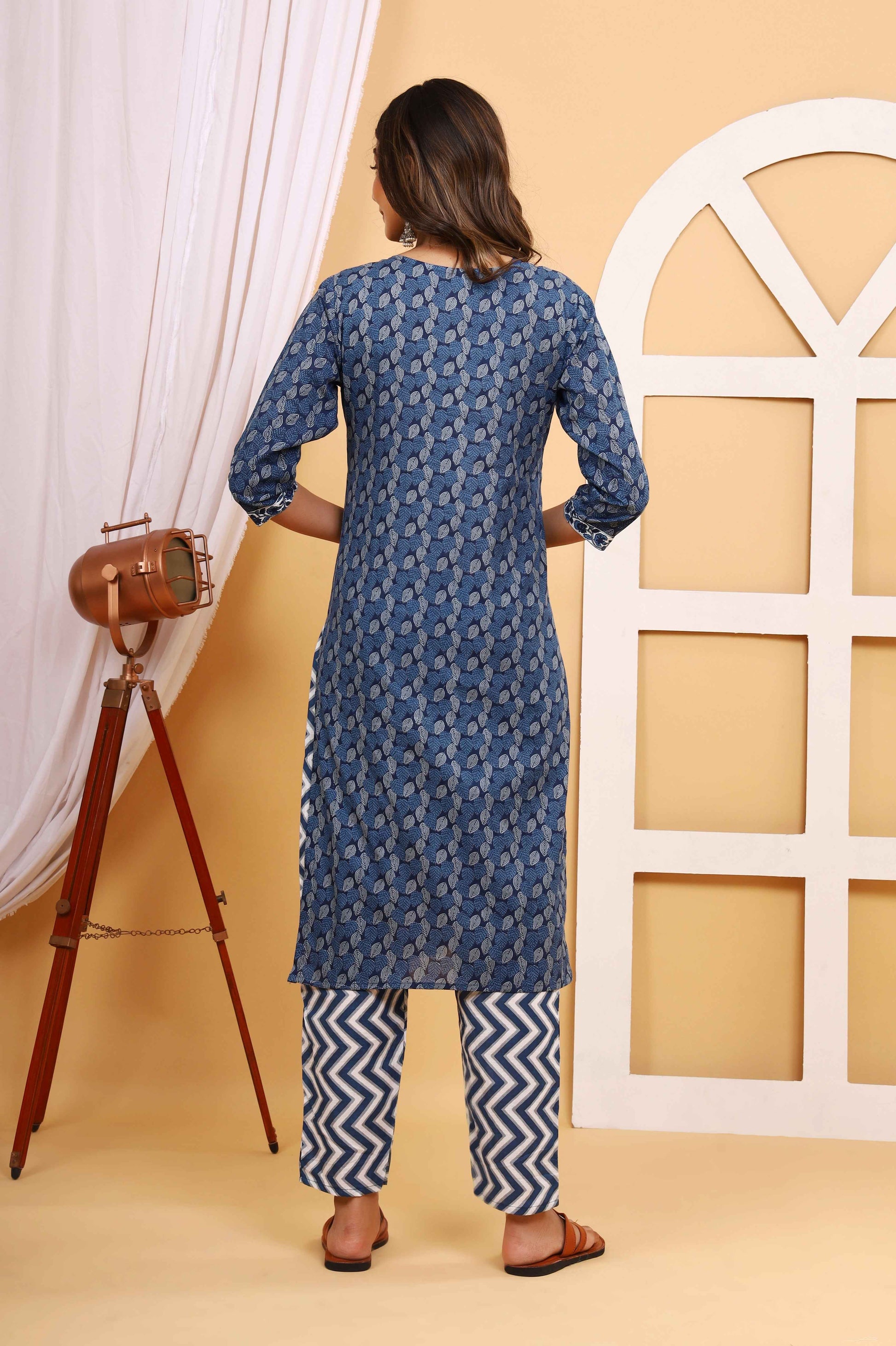 Srishti Textile Blue Kalamkari Kurti for Elegant Style Kurti blue-kalamkari-kurti-back-view-design