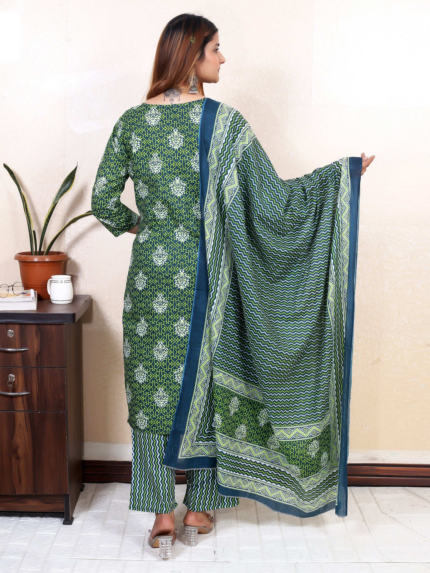 Srishti Textile Jaipuri Handblock Kurti Set in Green Kurti jaipuri-handblock-kurti-set-back-view-green-dupatta-_5