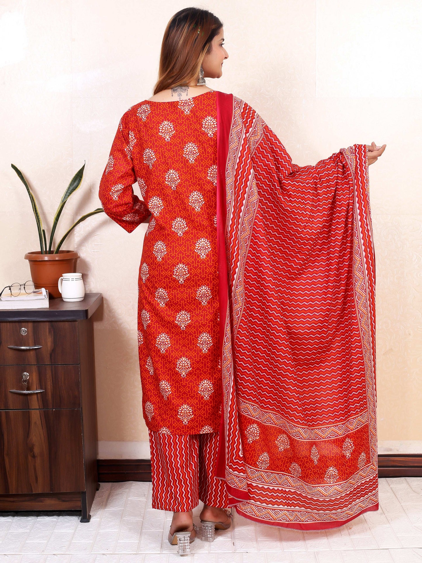 Srishti Textile Red Floral Cotton Kurti and Pants Kurti red-floral-cotton-kurti-and-pants-back-view-_5
