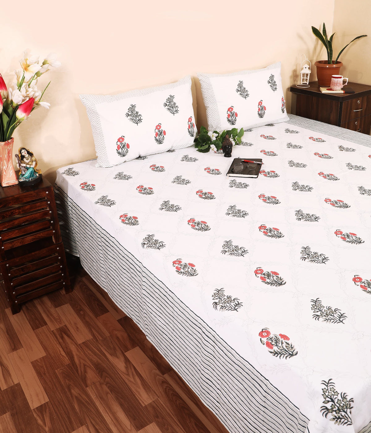 Gulnar Buta hand block printed Murugan cotton double bedsheet 95x108 with 2 pillow covers – red and black – wholesale Jaipur