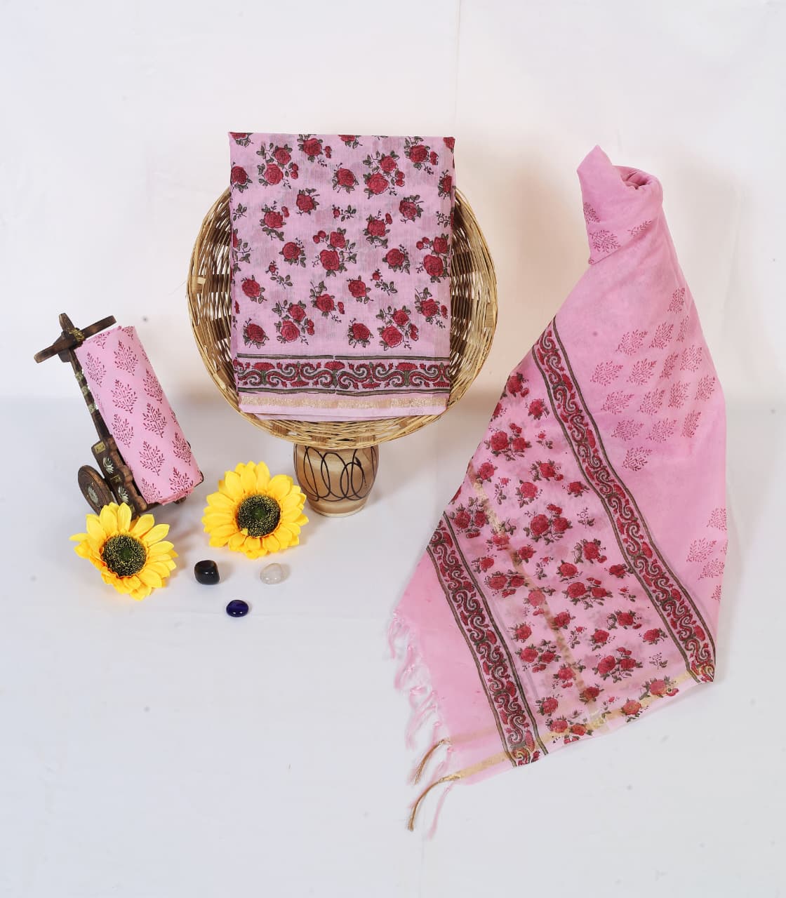 Chanderi Silk Hand Block Print Suit Material | Gulabi Gulab – Pink Rose Bunch | Baby Pink & Red | Zari Border Dupatta | Wholesale Suit Material 17tBEEI0yks6D-EjzLQdOz9T0zmM_fmnk_s0