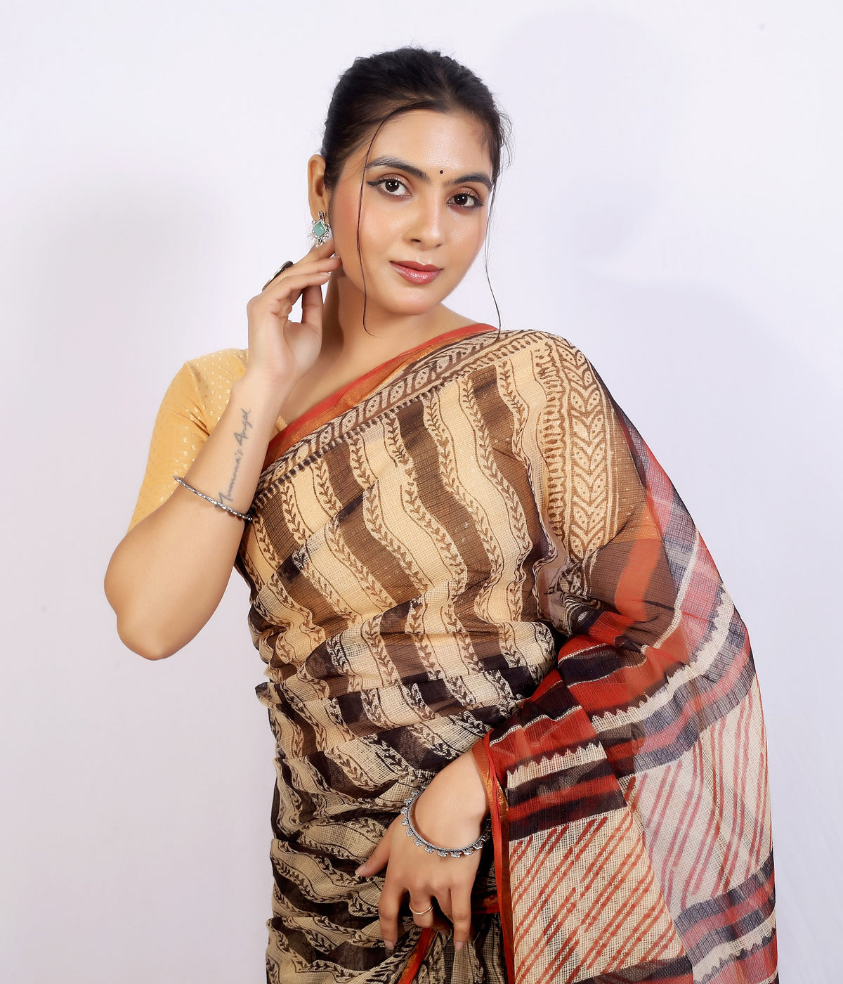 Beige Stripe Bagru Kota Doria bagru hand block print saree with blouse – beige and brown – wholesale Jaipur – view 2