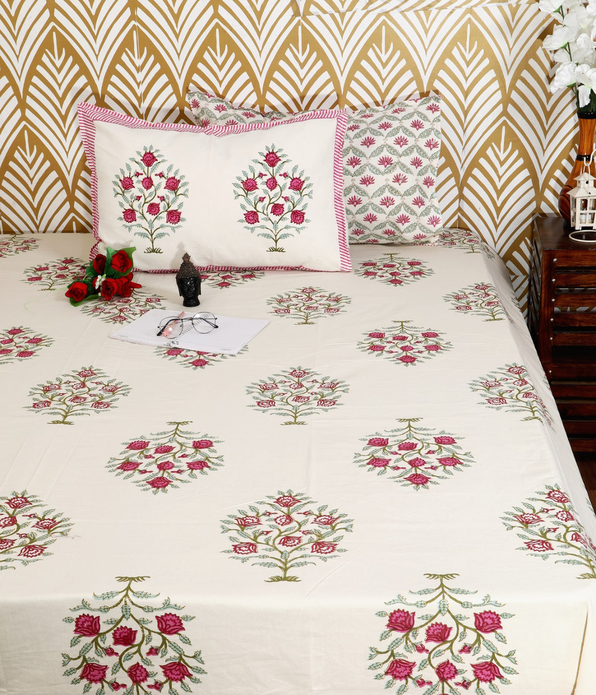 Prakriti Yuvraj Pink Border Rose Bouquet Pure Cotton King Size Bedsheet 108x108 with 2 Pillow Covers Bedsheet 19sJnLSjaKN0RcKa6KS_3lfy6OgTviKbu_w2000