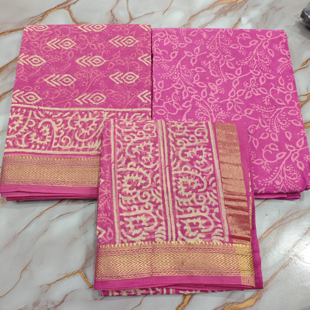 Maheshwari Silk Hand Block Print Suit Material | Rani Bel – Magenta Floral Vine | Magenta Pink & White | Golden Zari Border | Wholesale Suit Material 1ByzTRi9-huuWTGd_IItgu0IdcF4JyMBP_s0