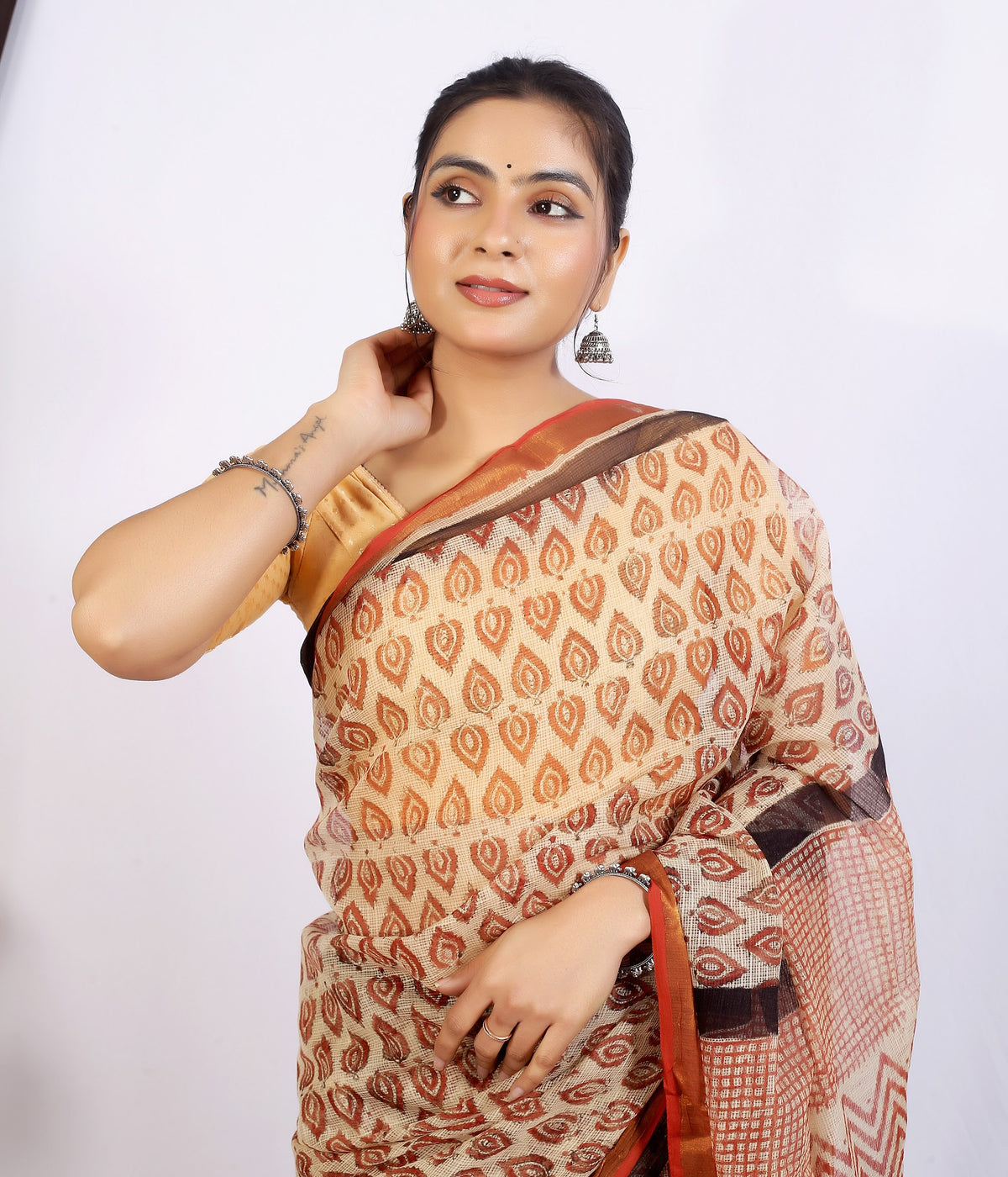 Peach Kairi Bagru Kota Doria bagru hand block print saree with blouse – peach and rust – wholesale Jaipur – view 3