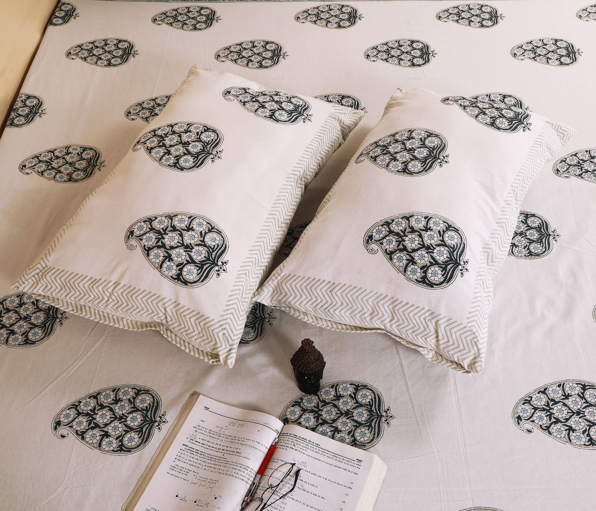 Grey Keri Hand Block Printed Murugan Cotton Double Bedsheet 95x108 with 2 Pillow Covers Bedsheet 1JSbdep8aBQZ13GxjiPX8d4cy28NbWwqi_w2000