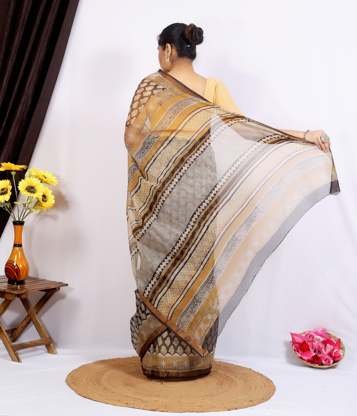Grey Beige Bagru Jaal Kota Doria bagru hand block print saree with blouse – grey and beige – wholesale Jaipur – view 4