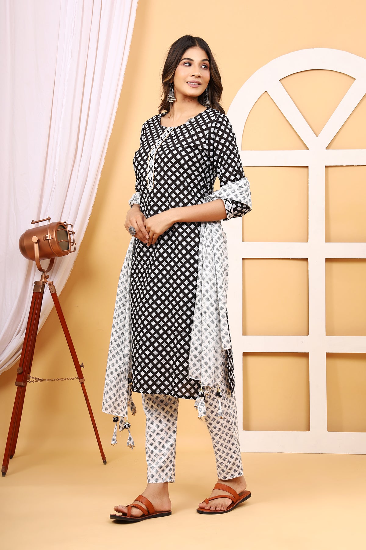 Black White Polka Buta kurta pant dupatta set – make to order wholesale – view 4