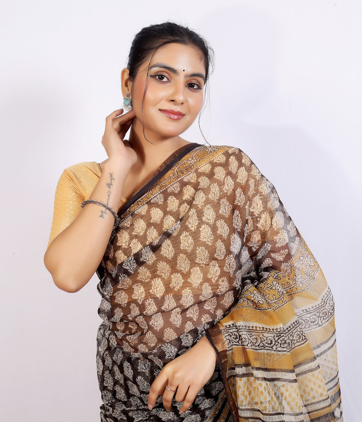 Grey Beige Bagru Jaal Kota Doria bagru hand block print saree with blouse – grey and beige – wholesale Jaipur – view 2