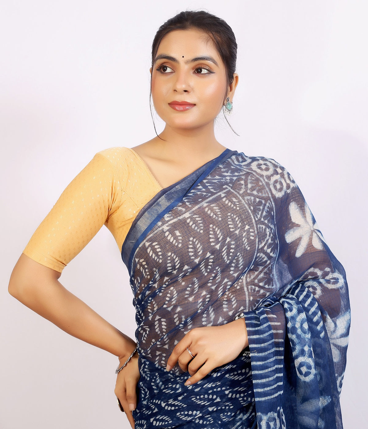 Indigo Floral Dabu Kota Doria dabu hand block print saree with blouse – indigo blue – wholesale Jaipur – view 2
