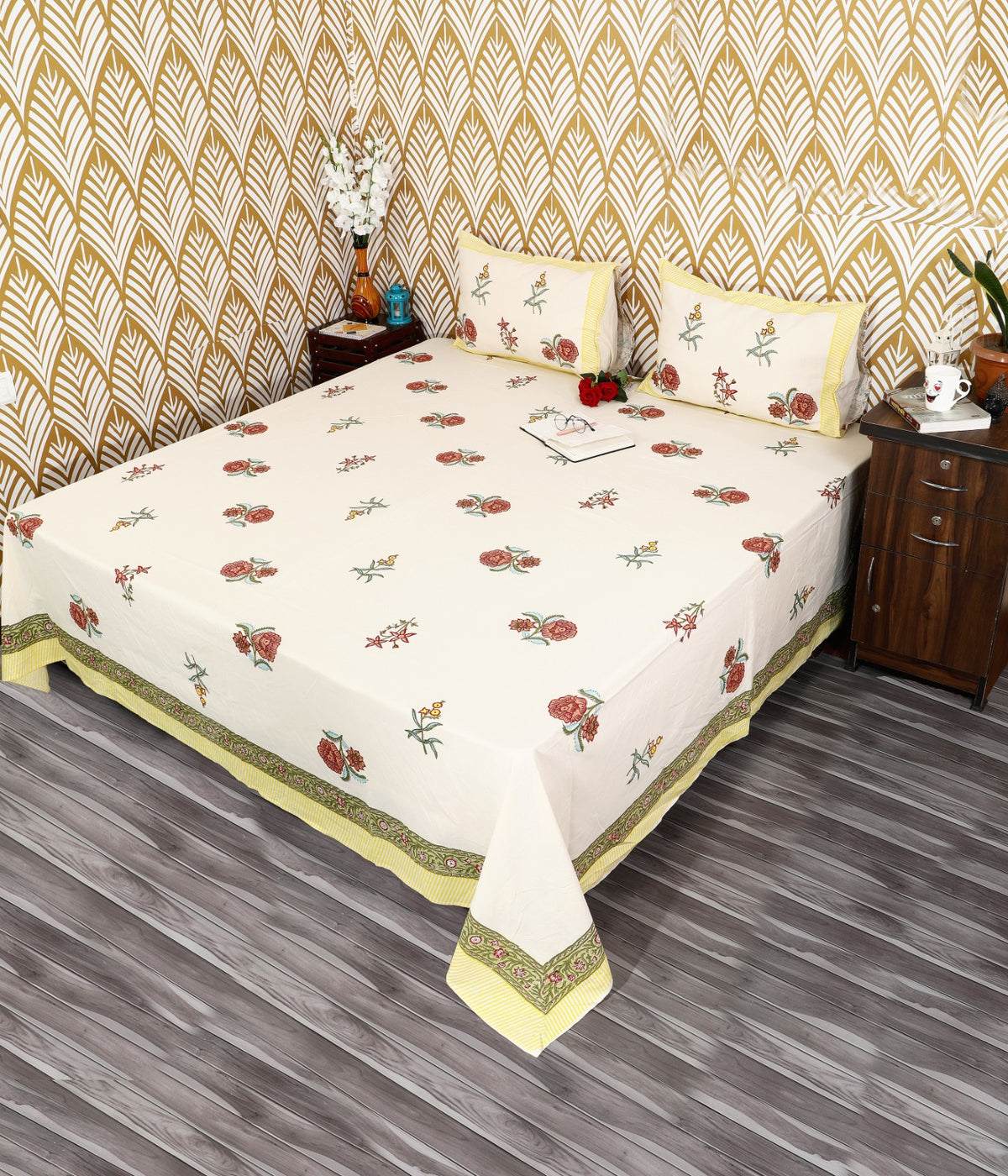 Prakriti Yuvraj Red Rose Yellow Border Pure Cotton King Size Bedsheet 108x108 with 2 Pillow Covers Bedsheet 1b1ObiG6apZjbWvLYQAvytENSTm-g_X_q_w2000