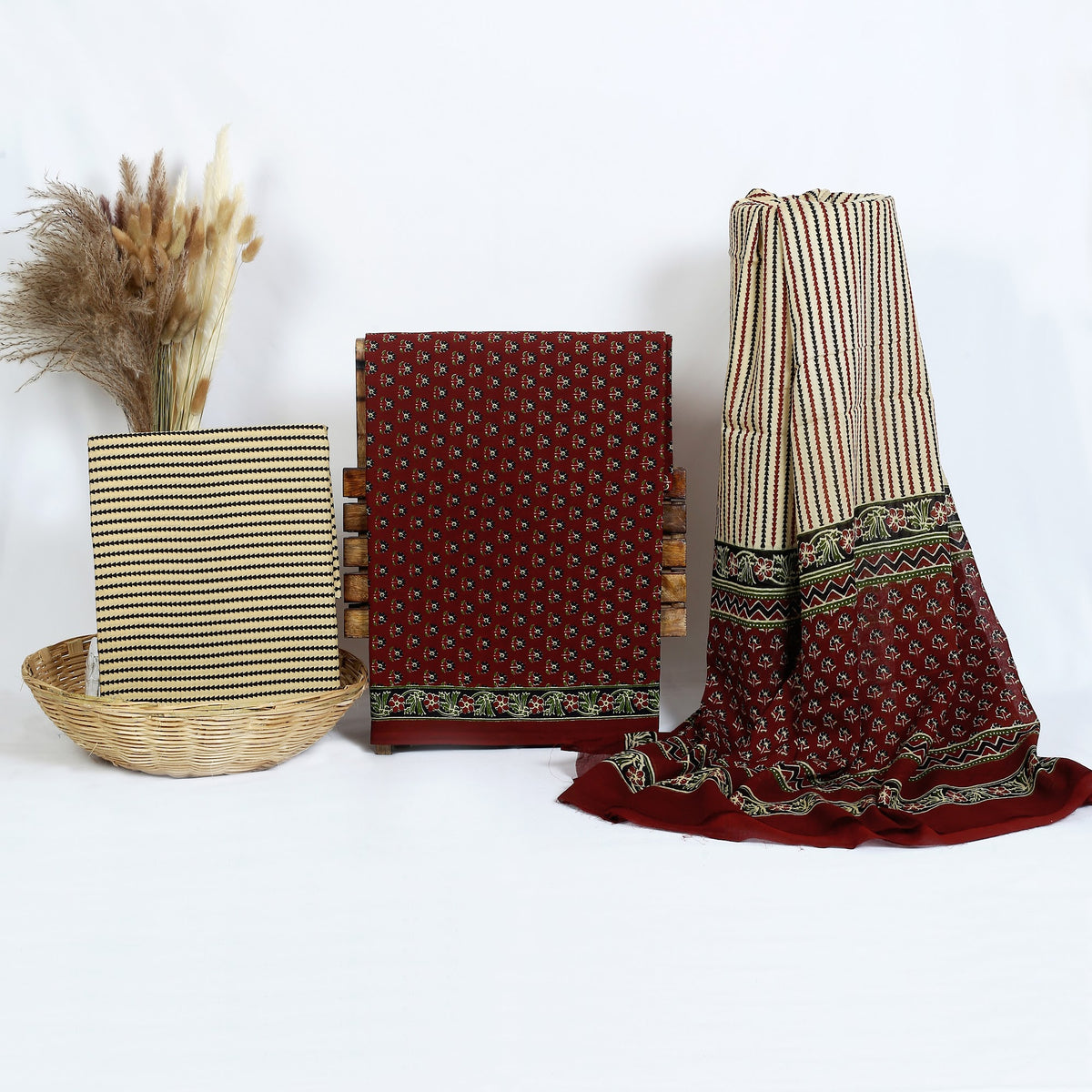 Hand Block Print Cotton Suit Material with Mulmul Dupatta | Kattha Mehrab Buti – Maroon Mini Buti | Maroon & Beige | Wholesale Suit Material 1mzzfqYi39hlF-oaY0n-40xRGkfgCFJ4F_w2000