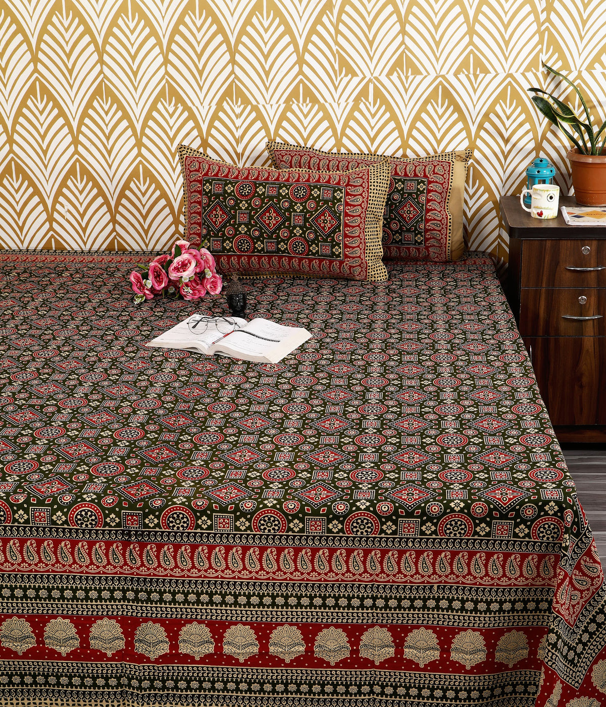 Bagru Mahal Black Red Ajrakh Cotton King Size Bedsheet 108x108 with 2 Pillow Covers Bedsheet 1yhuktBEBnoWmzP17FFF8iHvrYUhDMfxm_w2000