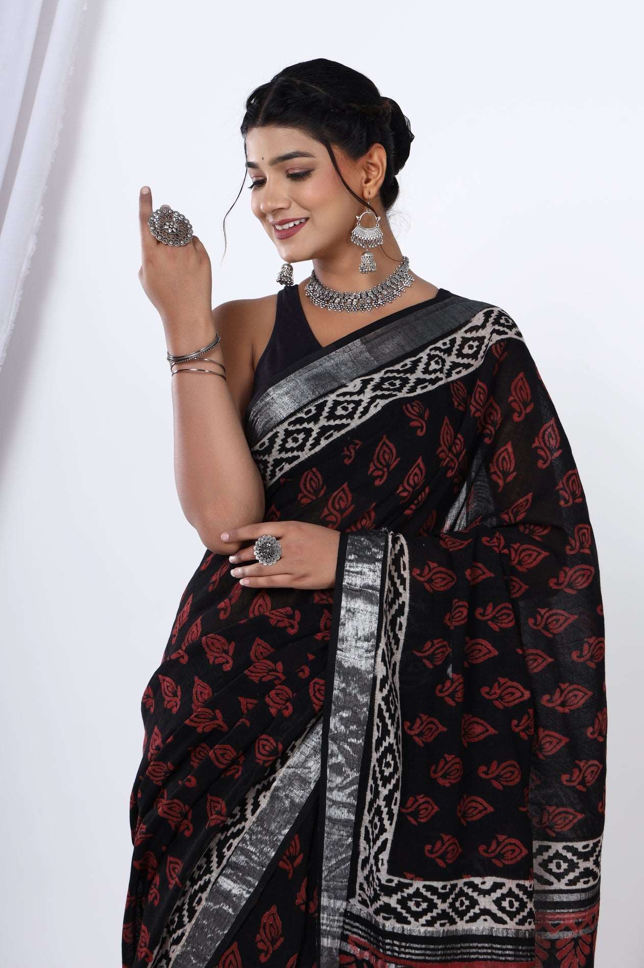 Jaipuri Elegance: Linen Hand Block Saree in Monochrome