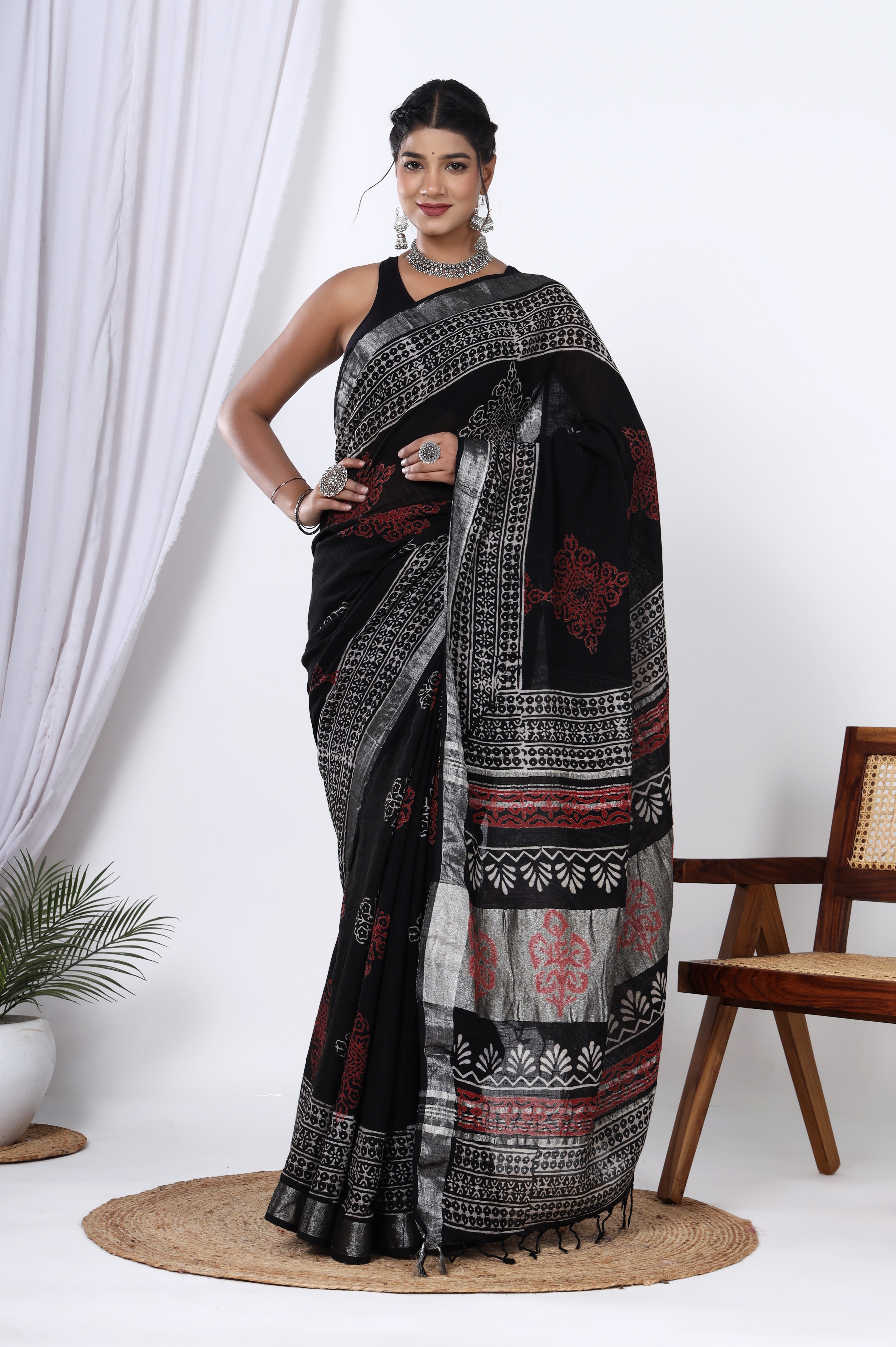 Monochrome Magic: Hand Block Boota Printed Jaipuri Saree