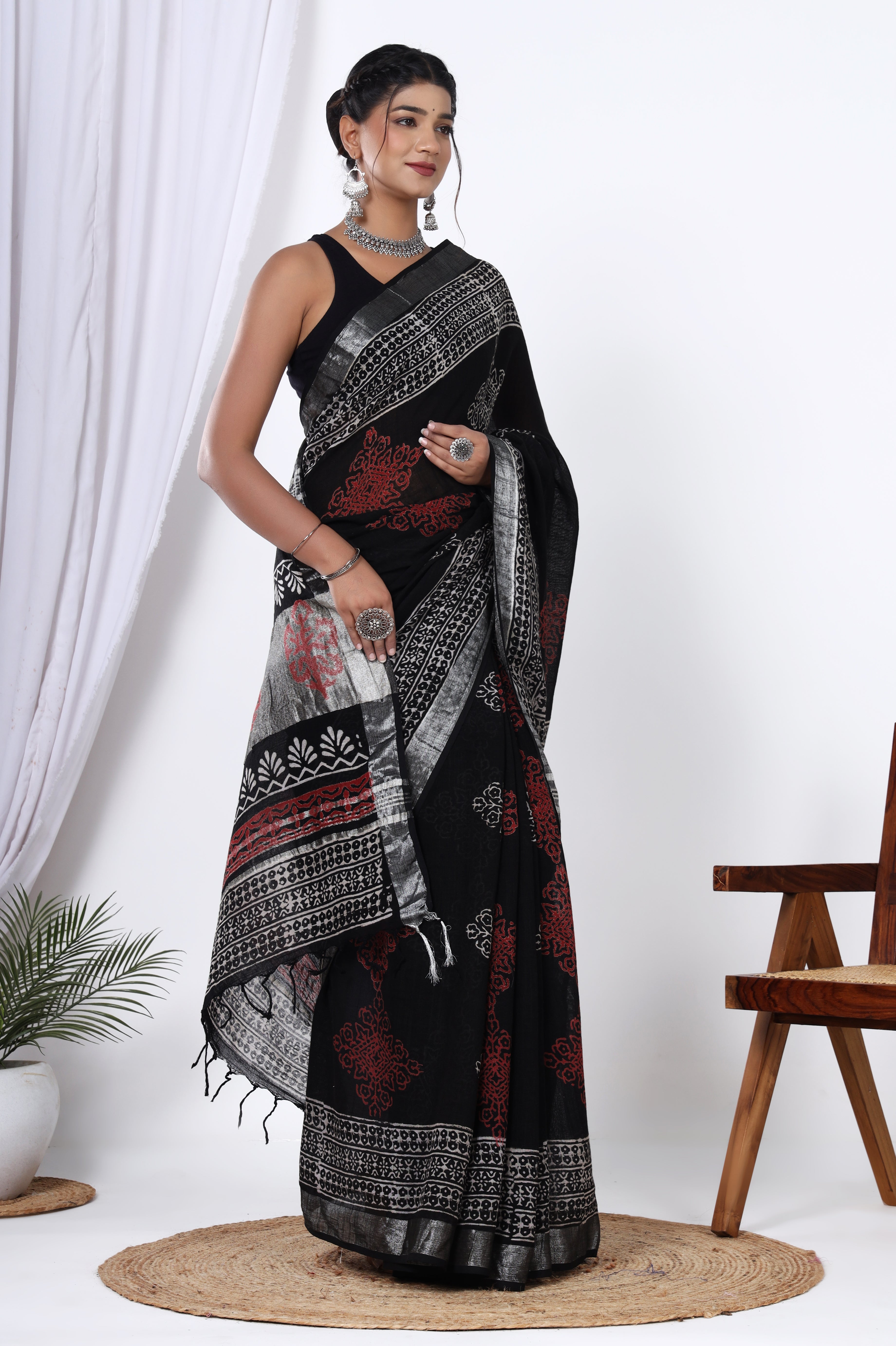 Monochrome Magic: Hand Block Boota Printed Jaipuri Saree