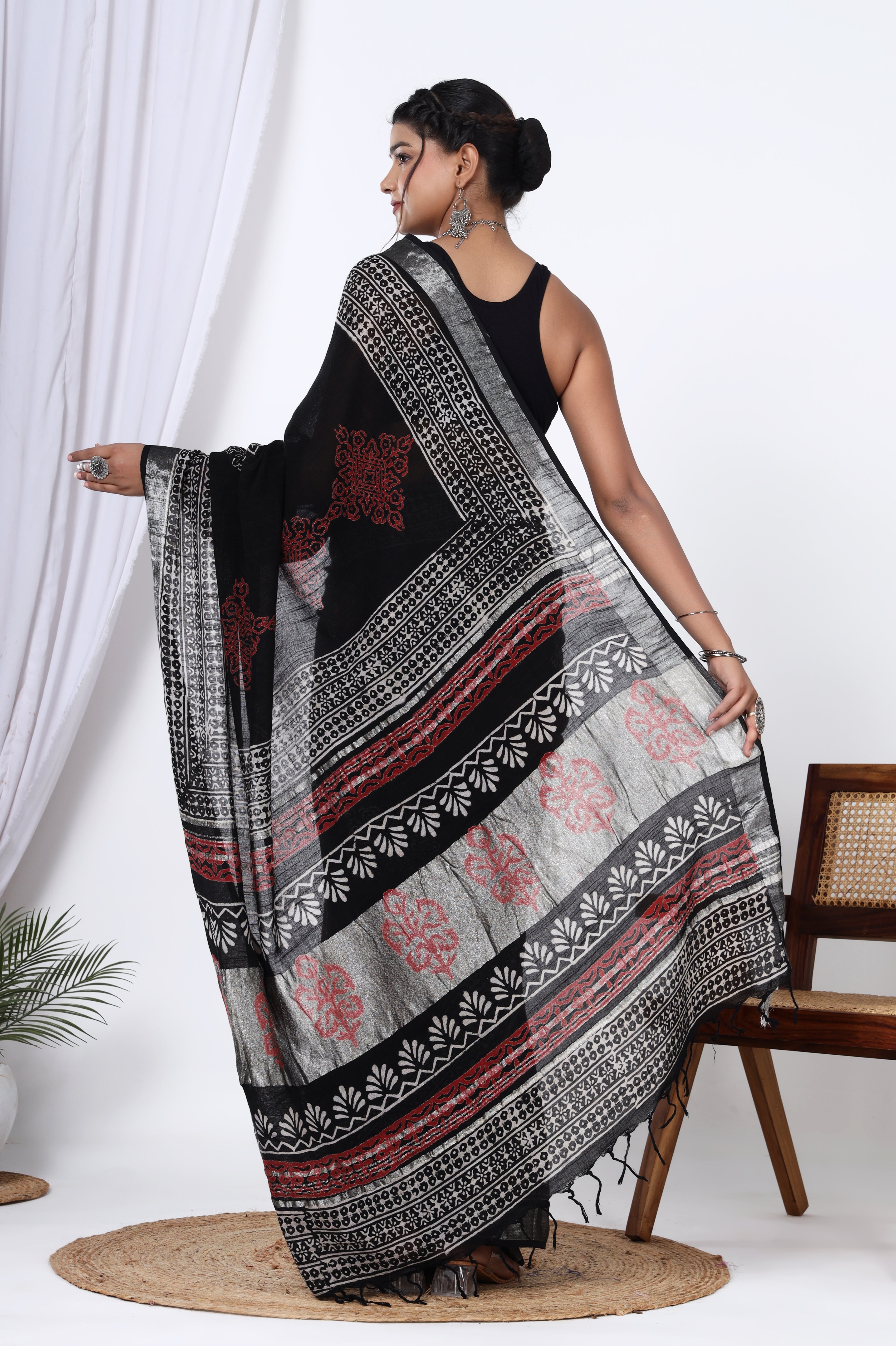 Monochrome Magic: Hand Block Boota Printed Jaipuri Saree