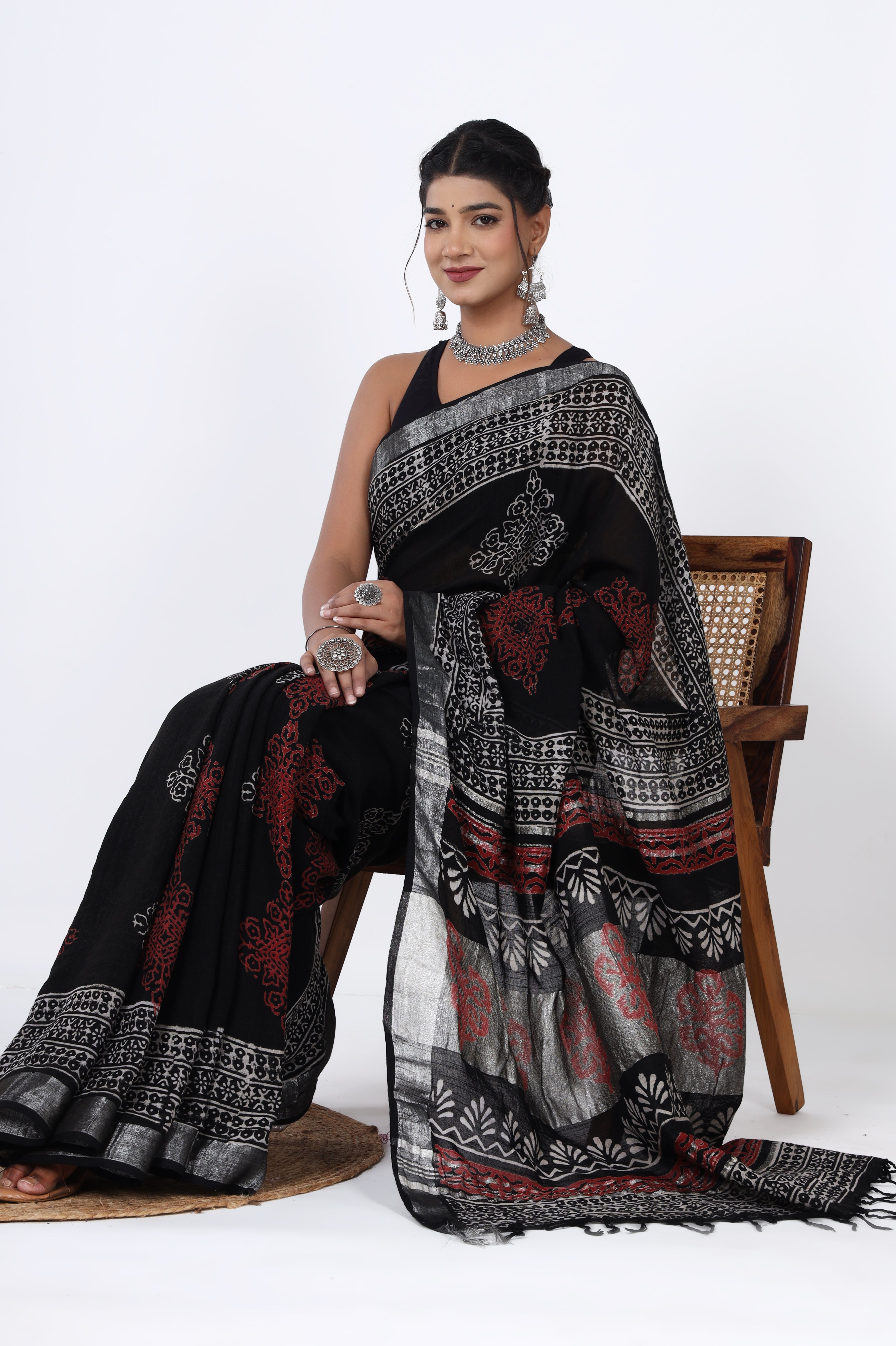 Monochrome Magic: Hand Block Boota Printed Jaipuri Saree