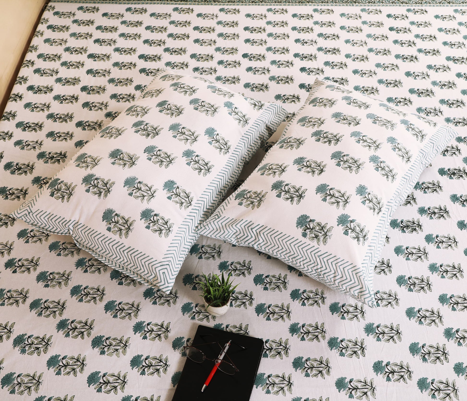 Amer Bagh – Hand Block Printed Cotton Bedsheet with Pillow Covers Bedsheet AmerBagh_HandBlockPrintedCottonBedsheetwithPillowCovers-pillow