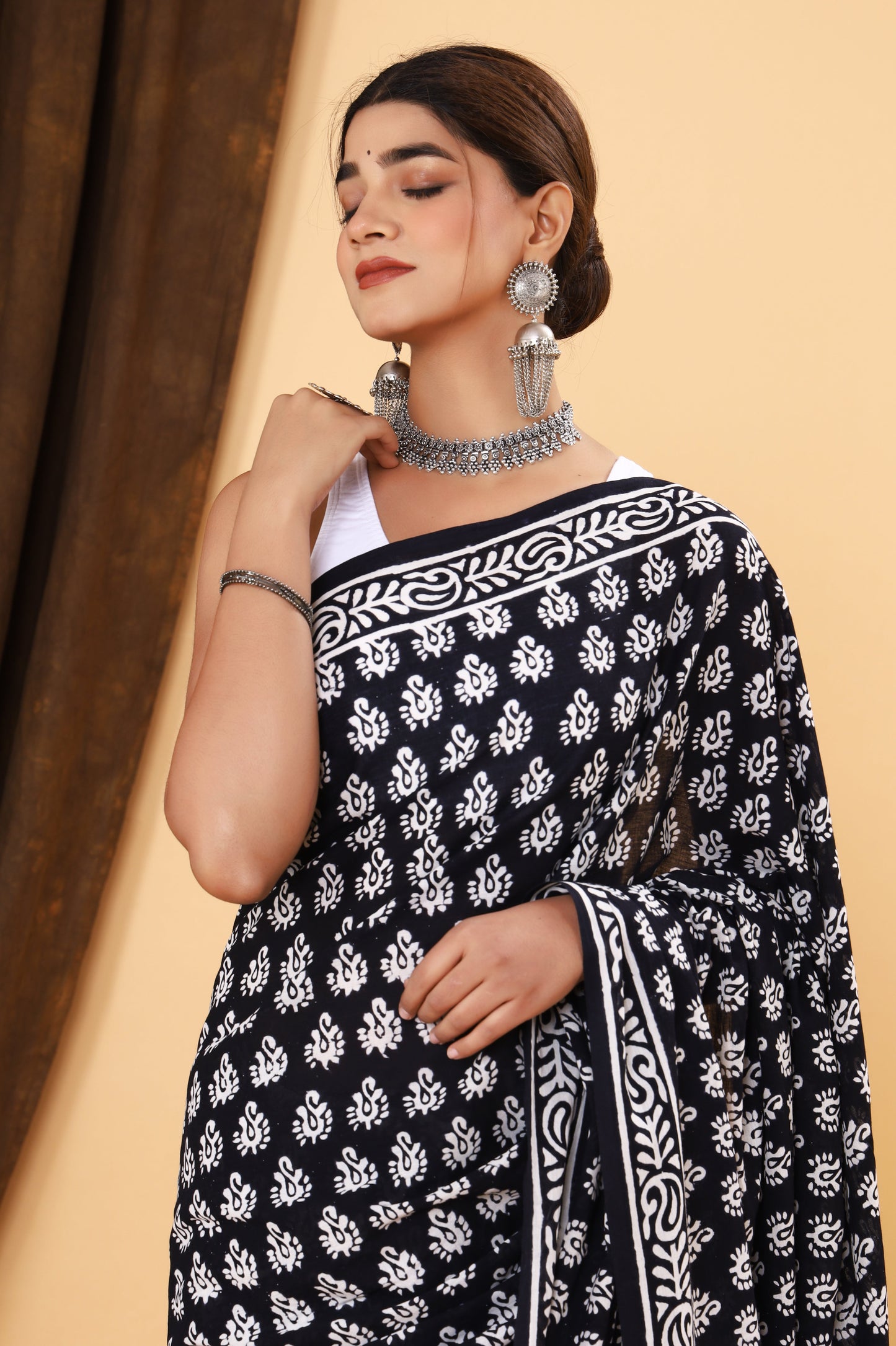 Monochrome Elegance: Black and White Booti Print Cotton Mulmul Saree