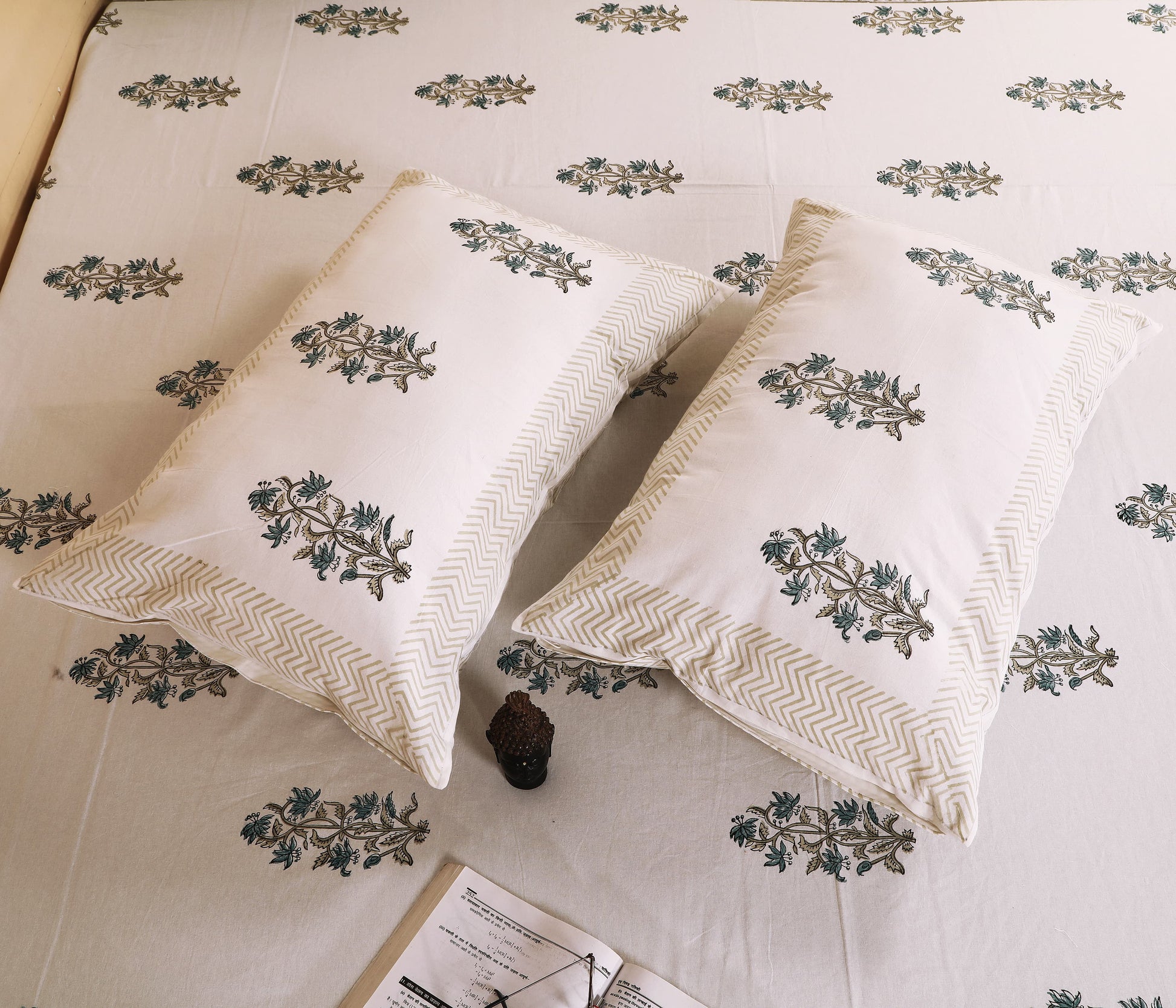 Ivory Bloom Hand Block Printed Cotton Bedsheet – Wholesale Bulk Supply Bedsheet IvoryBloomHandBlockPrintedCottonBedsheet_WholesaleBulkSupply-PillowCovers