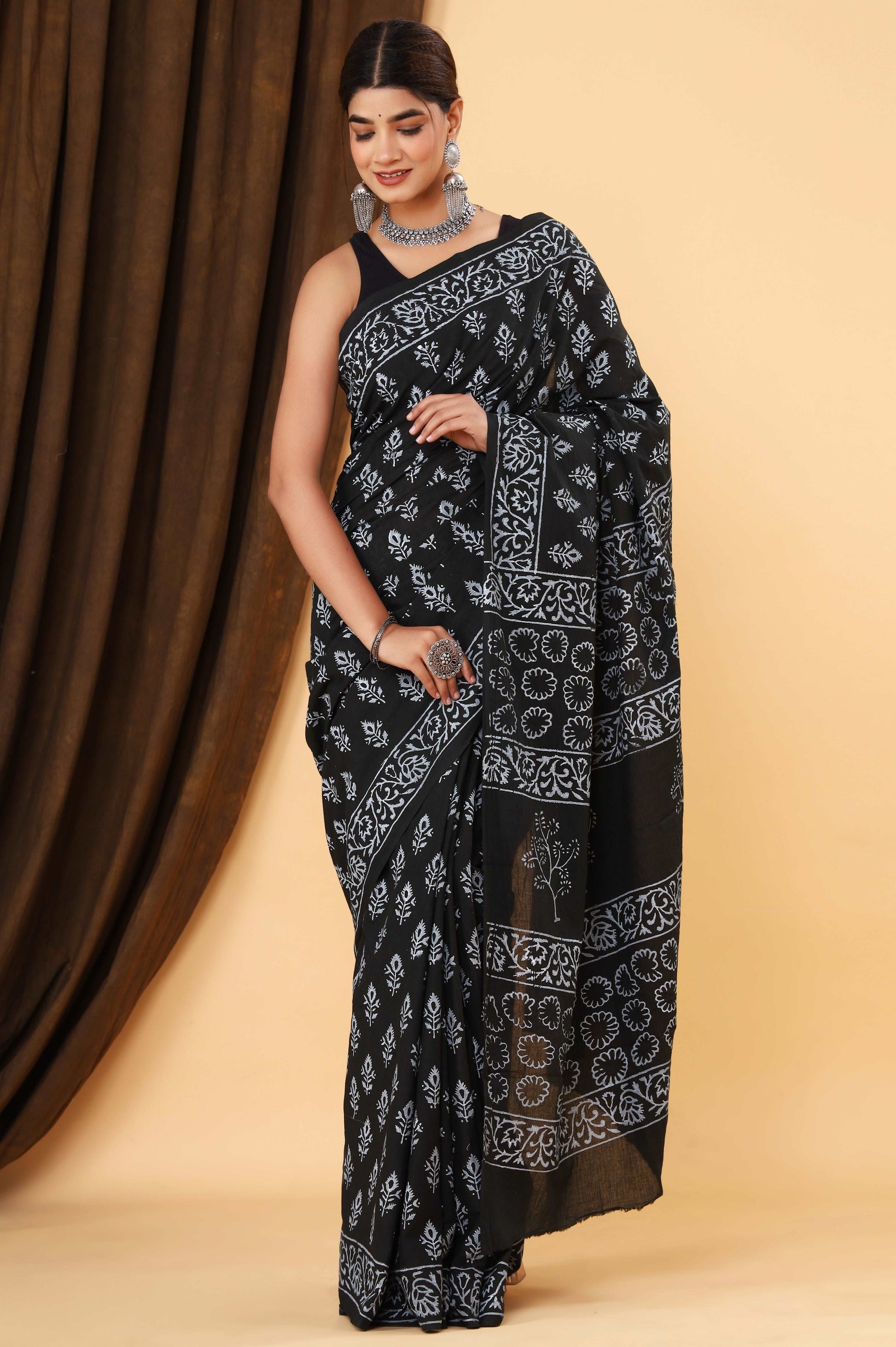 Classic Elegance: Cotton Mulmul Saree with Black and White Booti Print