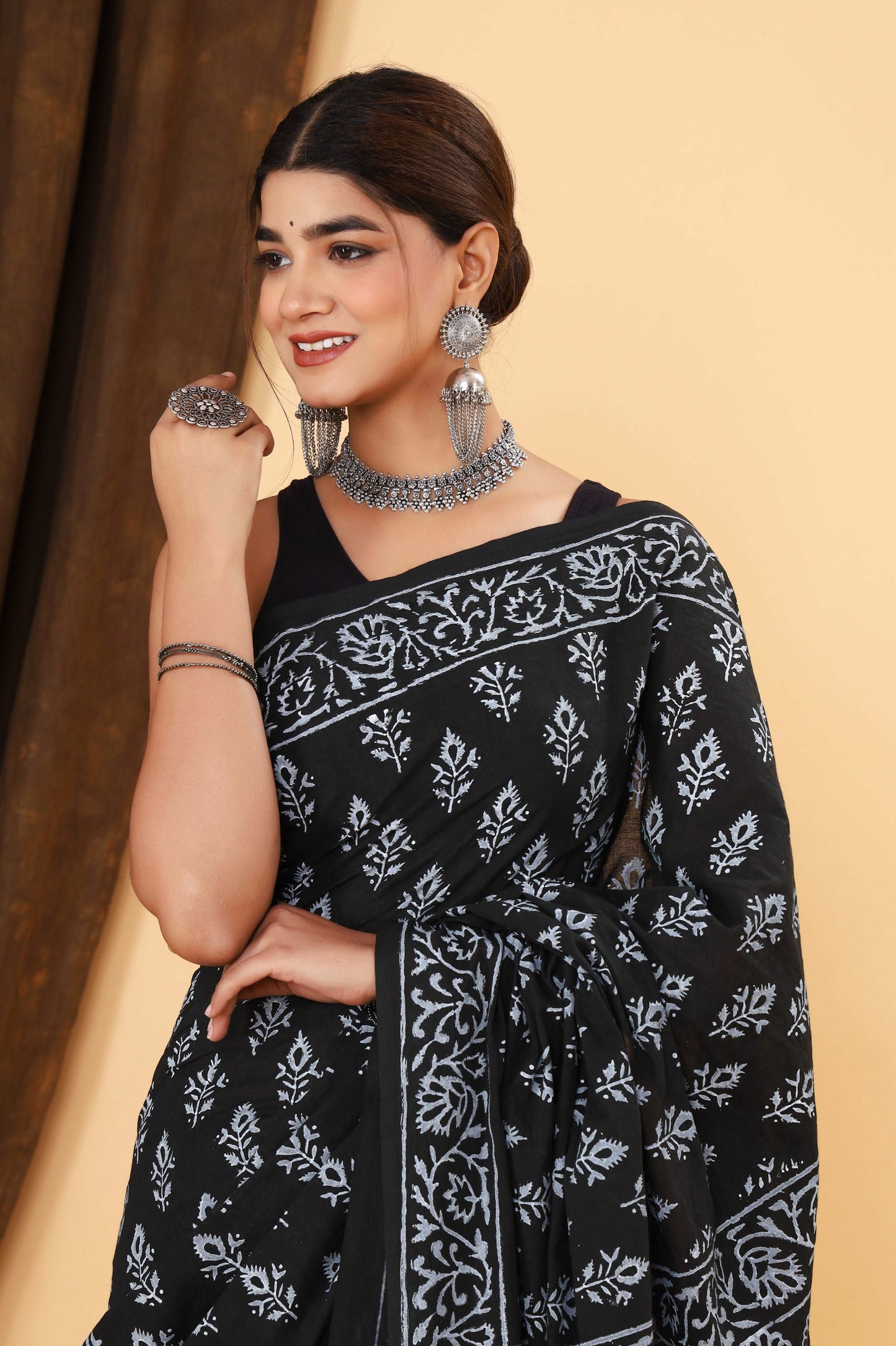 Classic Elegance: Cotton Mulmul Saree with Black and White Booti Print