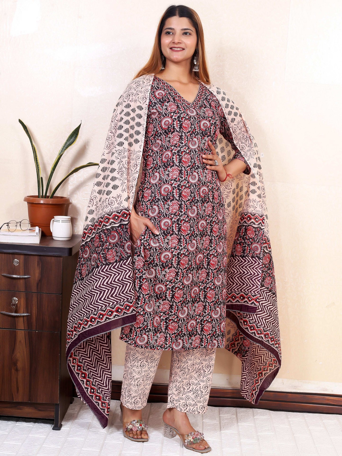 Srishti Textile Cotton Kurti and Pant Set Jaipuri Design Kurti cotton-kurti-and-pant-set-jaipuri-design-black-printed-dupatta-_3