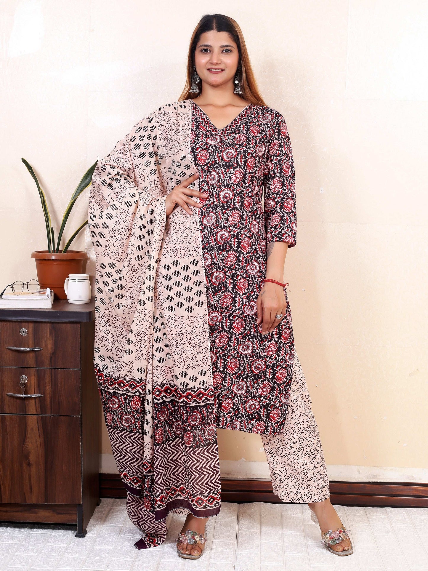 Srishti Textile Cotton Kurti and Pant Set Jaipuri Design Kurti cotton-kurti-and-pant-set-jaipuri-design-black-printed-with-dupatta-_2