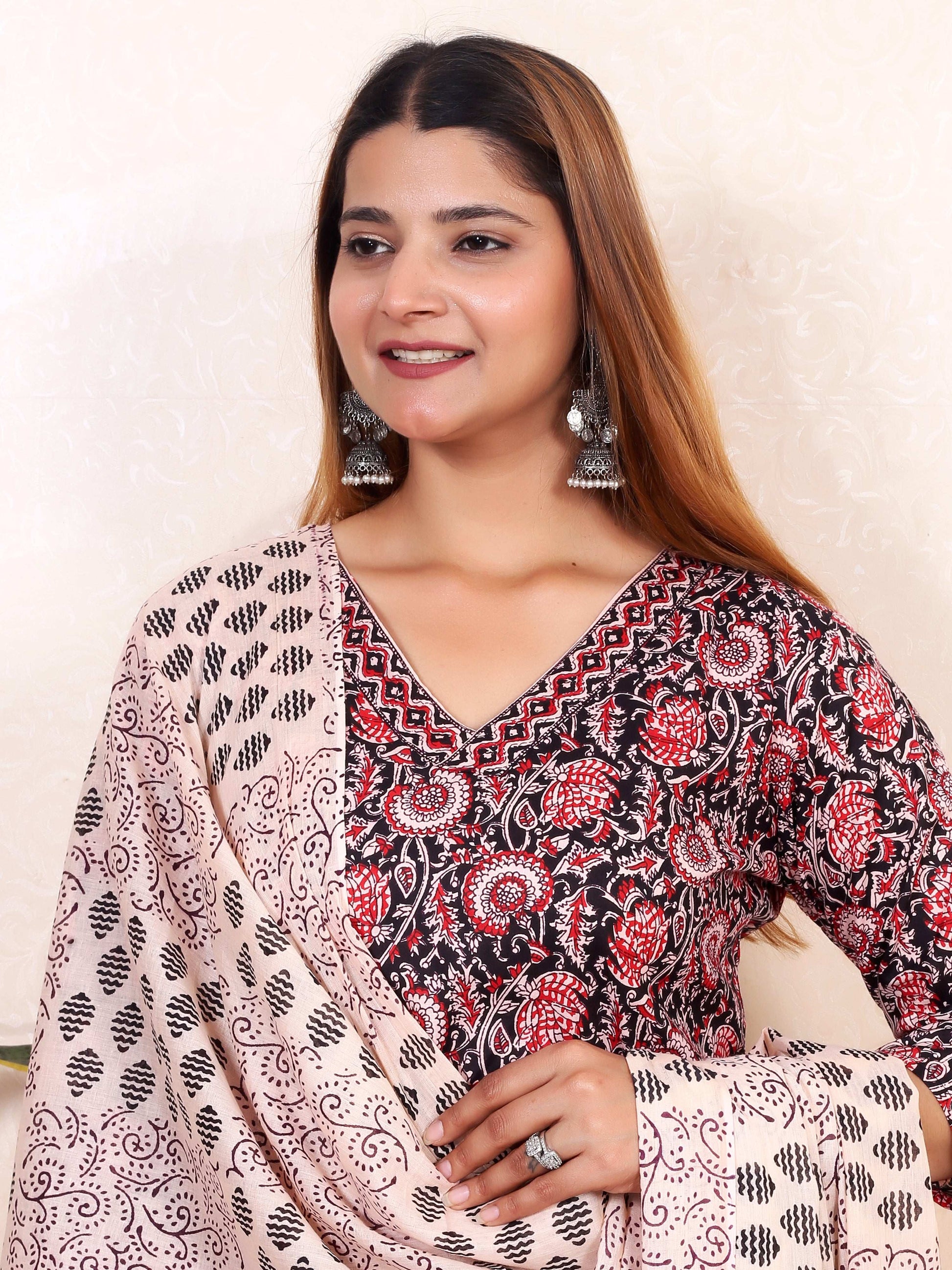 Srishti Textile Cotton Kurti and Pant Set Jaipuri Design Kurti cotton-kurti-and-pant-set-jaipuri-design-close-up-_4