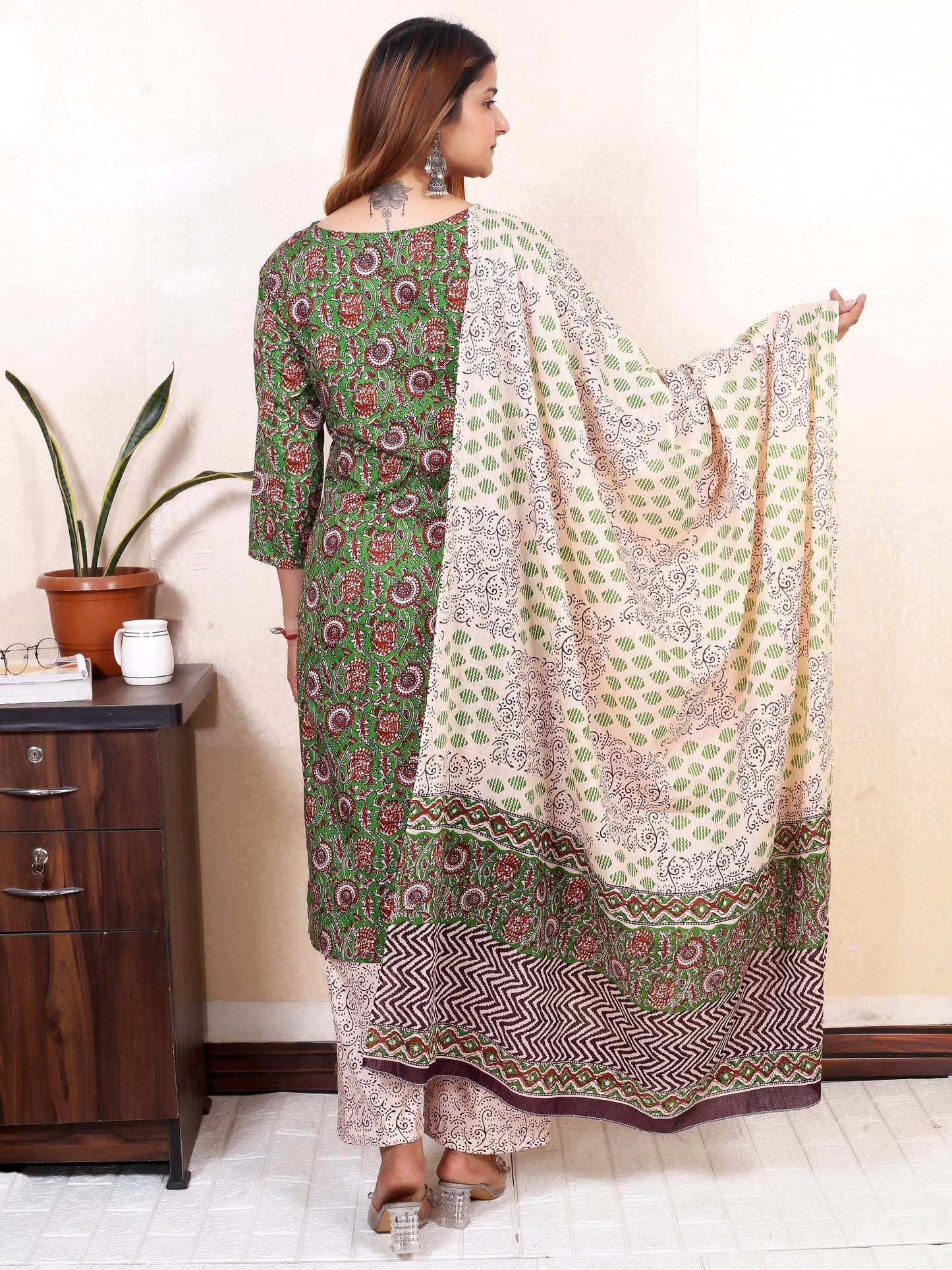 Srishti Textile Floral Handblock Printed Kurti Kurti floral-handblock-printed-kurti-back-view-with-dupatta-_5