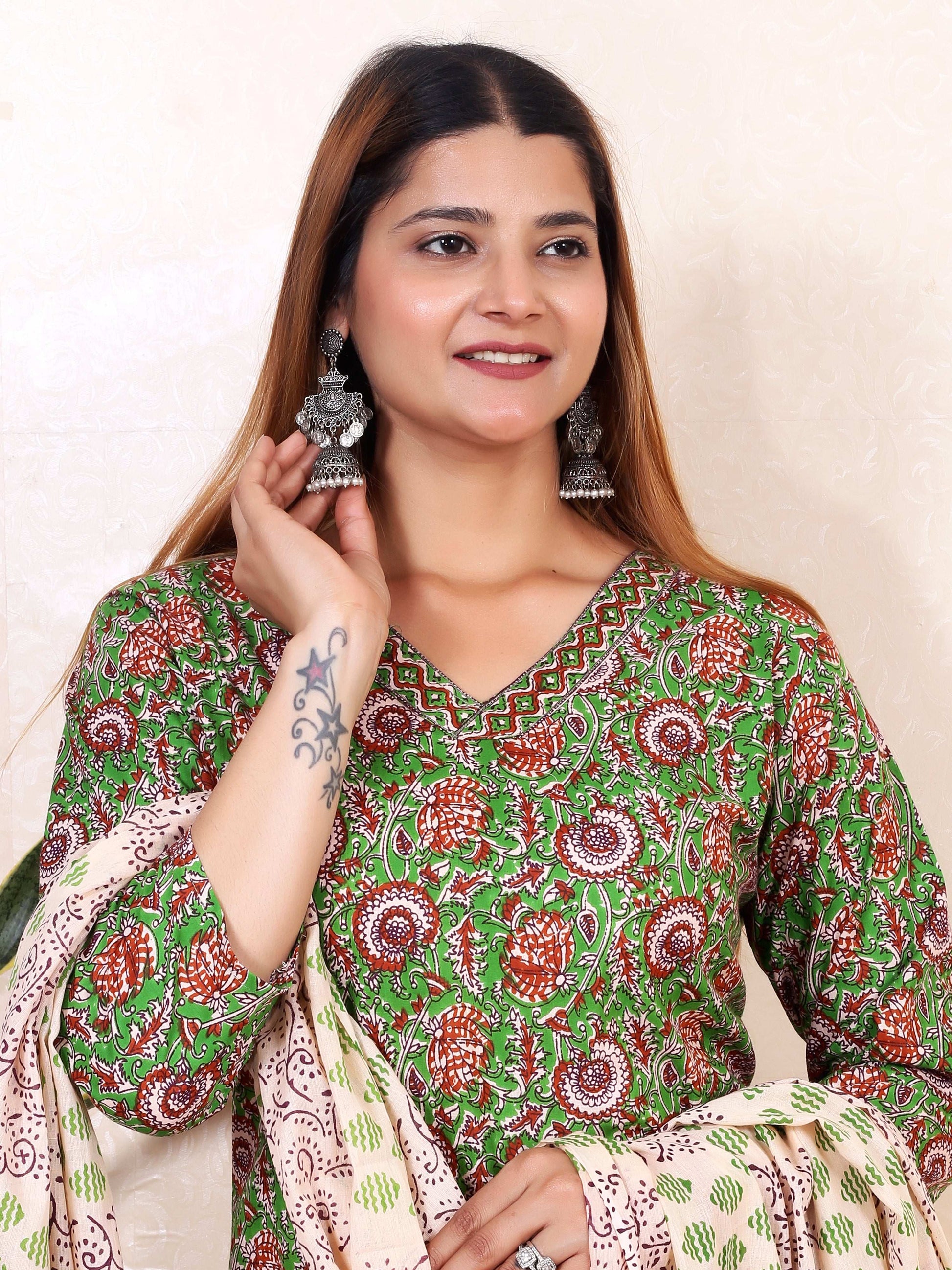 Srishti Textile Floral Handblock Printed Kurti Kurti floral-handblock-printed-kurti-model-close-up-_4