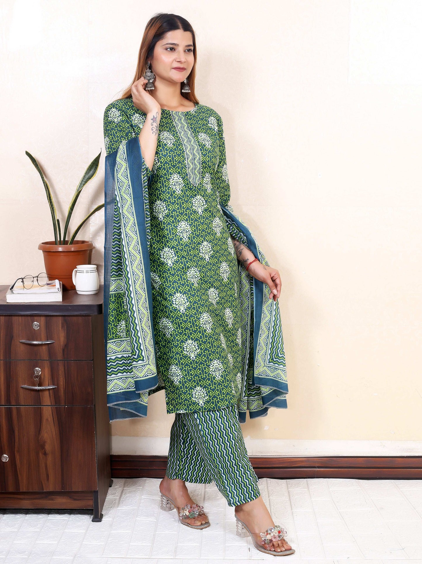 Srishti Textile Jaipuri Handblock Kurti Set in Green Kurti jaipuri-handblock-kurti-set-green-printed-kurti-posing-_1