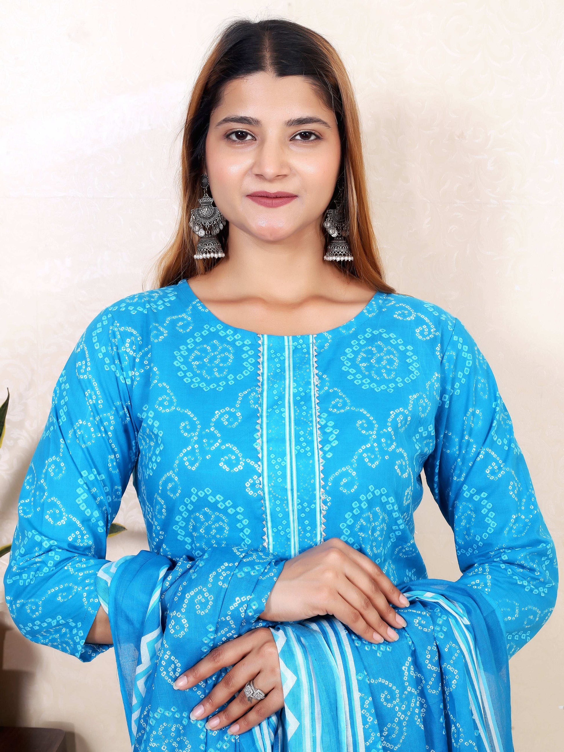 Srishti Textile Laheriya Print Kurti with Dupatta Kurti laheriya-print-kurti-with-dupatta-close-up-portrait-_4