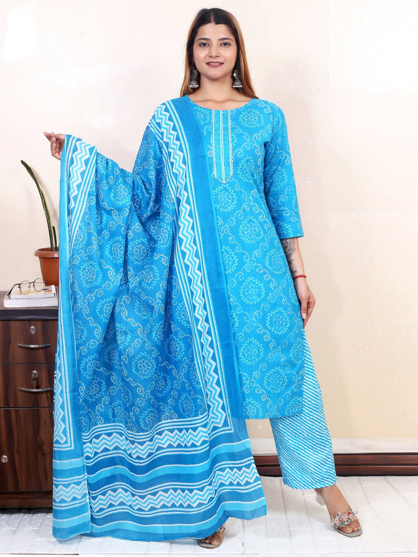Srishti Textile Laheriya Print Kurti with Dupatta Kurti laheriya-print-kurti-with-dupatta-worn-front-view-_3
