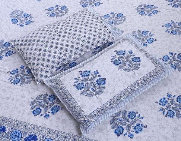 Chic White/Blue Buta Jumbo Bedsheets - 100×108 GLORY