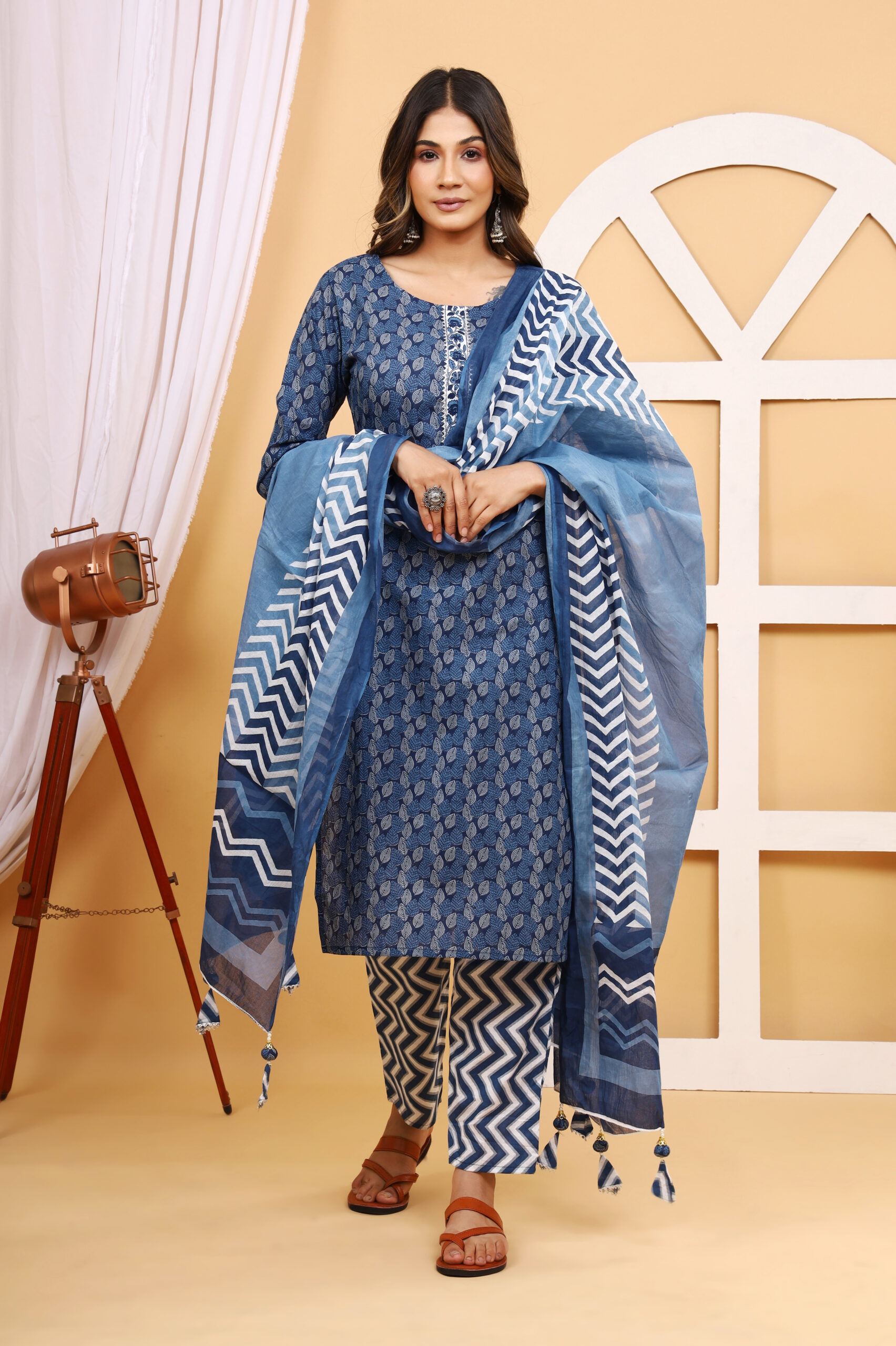 Buy Jaipur Kurti Women Navy Blue & Off White Printed Kurta With Trousers -  Kurta Sets for Women 9069499 | Myntra